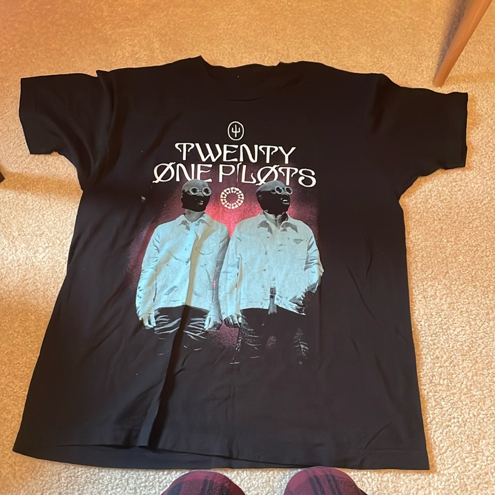 TOP tee shirt twenty one pilots tee shirt hot topic men’s tee graphic tee